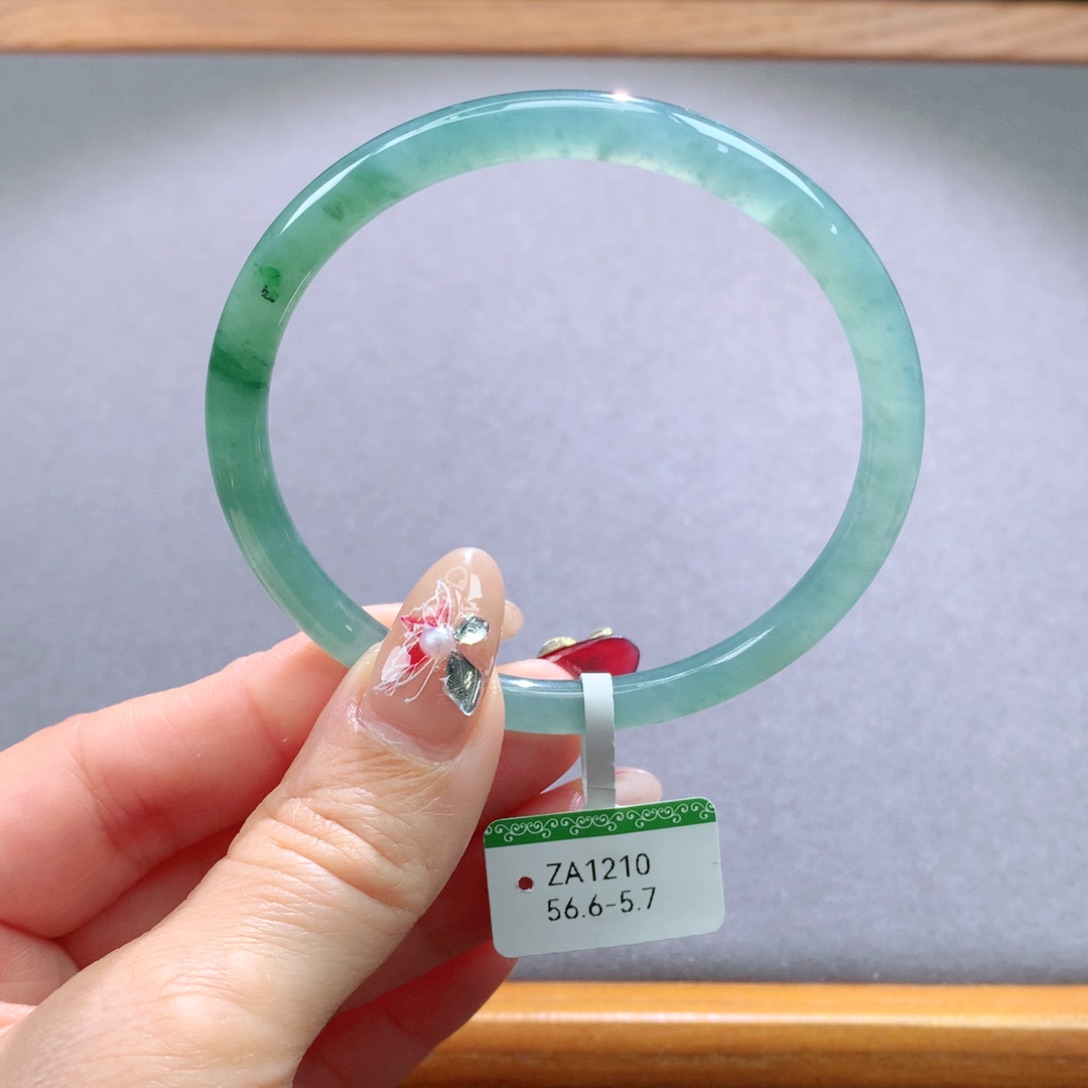 翡翠手镯未镶嵌天然翡翠手镯叮当镯