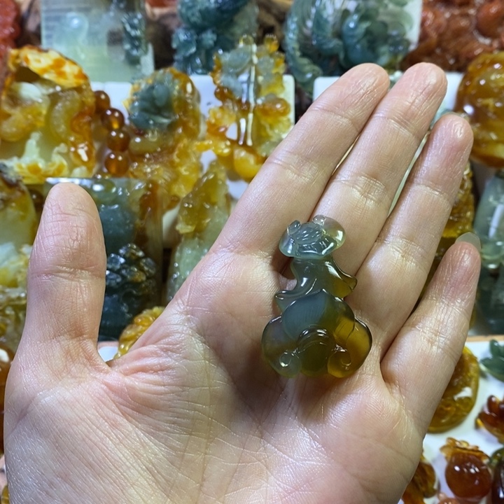 蛇纹石玉未镶嵌颈饰