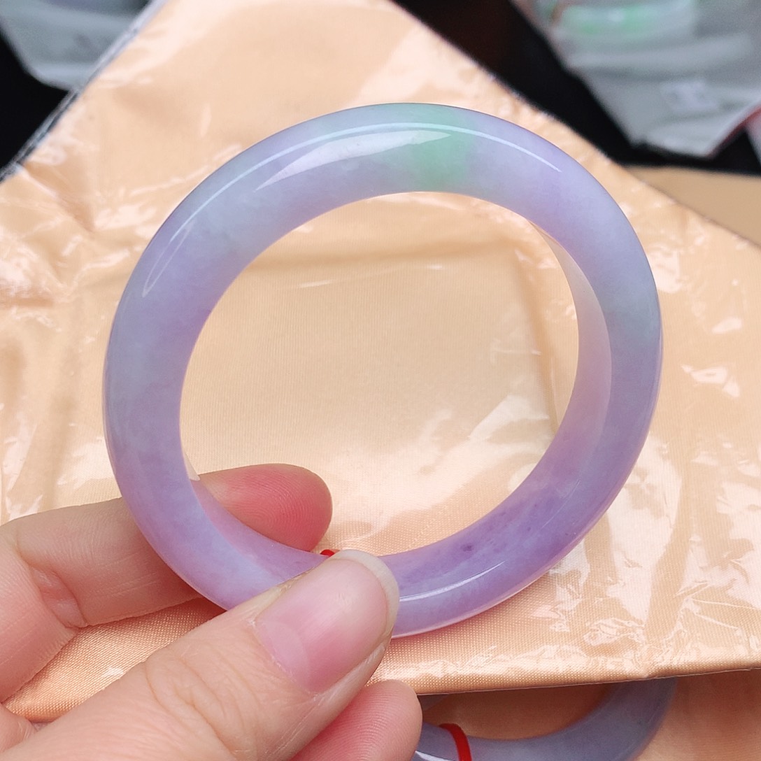 翡翠手镯未镶嵌波**O8099xc v b b n