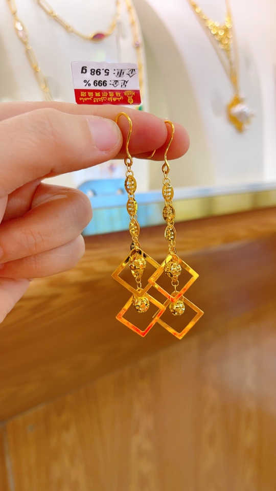 足金耳环5.98克（830/克）