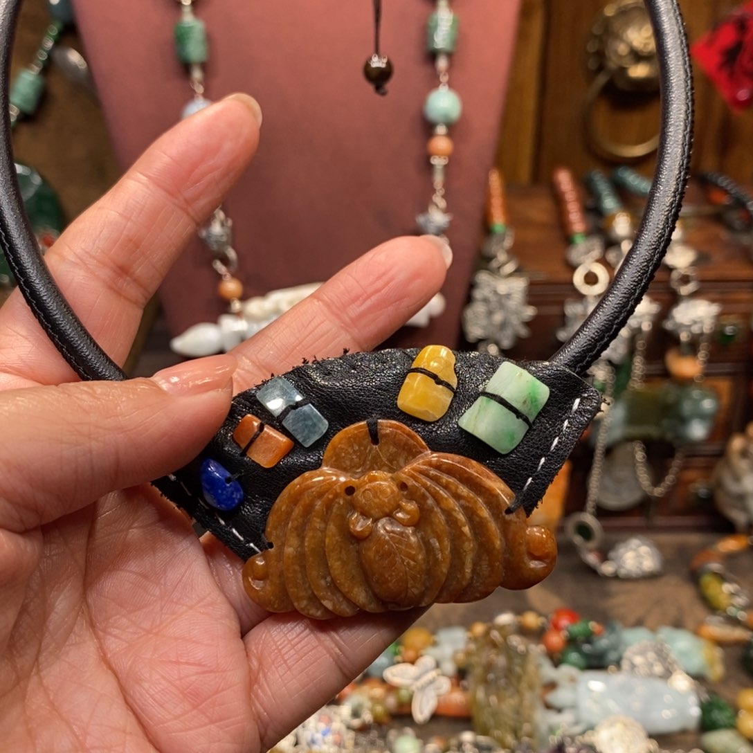 翡翠吊坠(赠链)未镶嵌