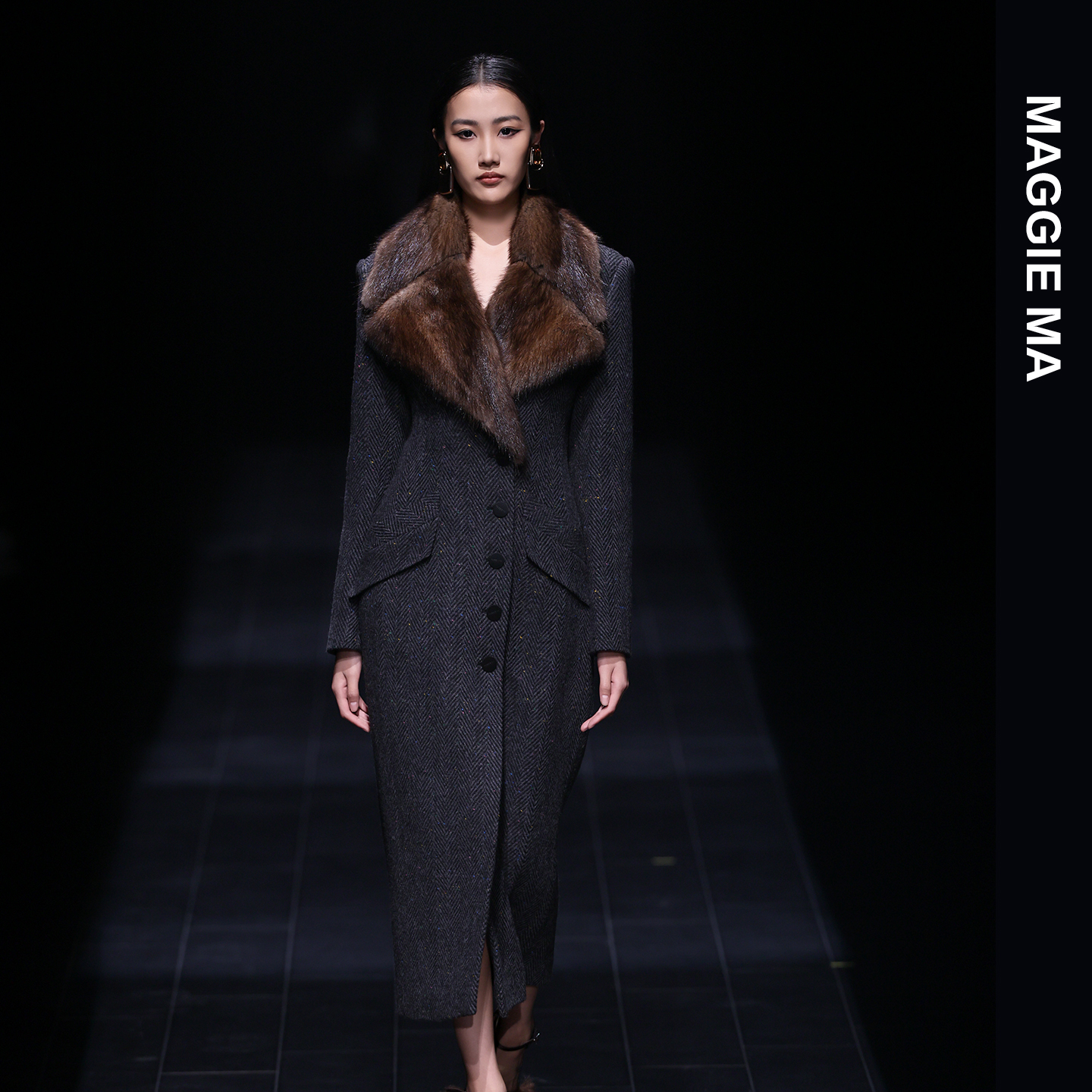 MAGGIE MA马婧设计师款复古大毛领大衣长款收腰显瘦气质733C