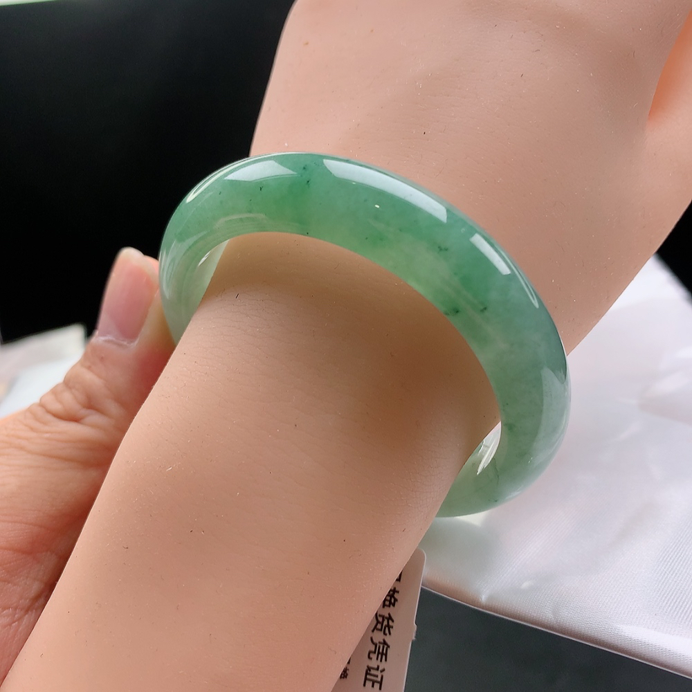 54圈缅甸天然A货翡翠手镯绿色冰透满绿半山水糯冰女款测量