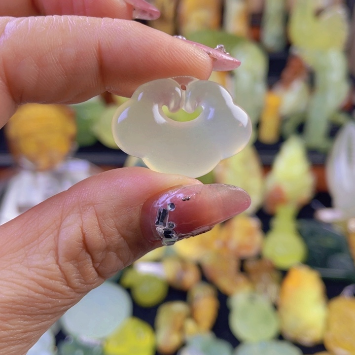 蛇纹石玉颈饰未镶嵌