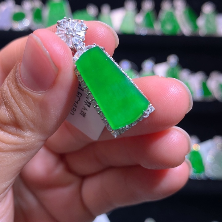 【闪购商品】颈饰银S925镶嵌翡翠天然翡翠