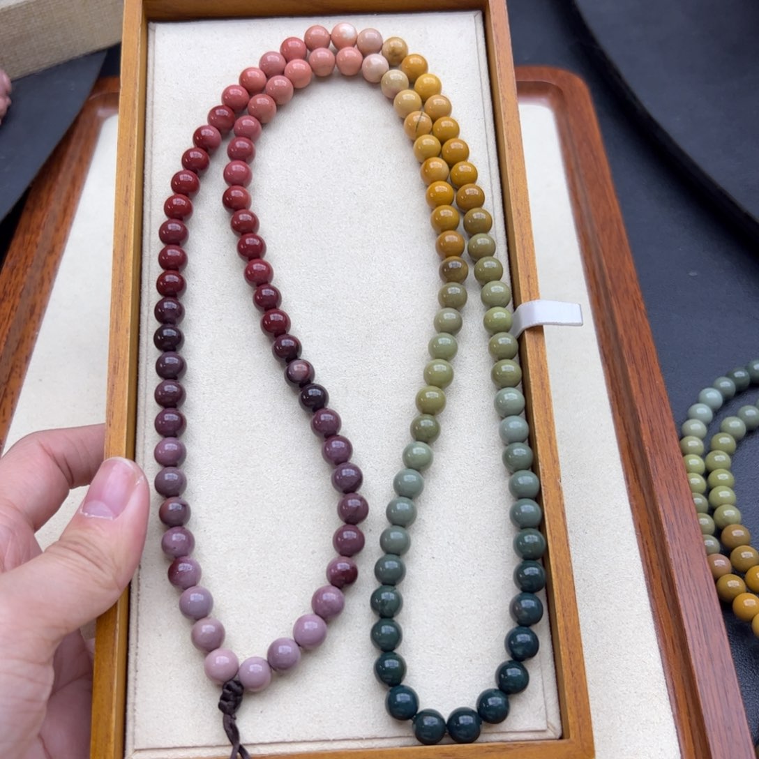 ****呀石英质玉未镶嵌颈饰