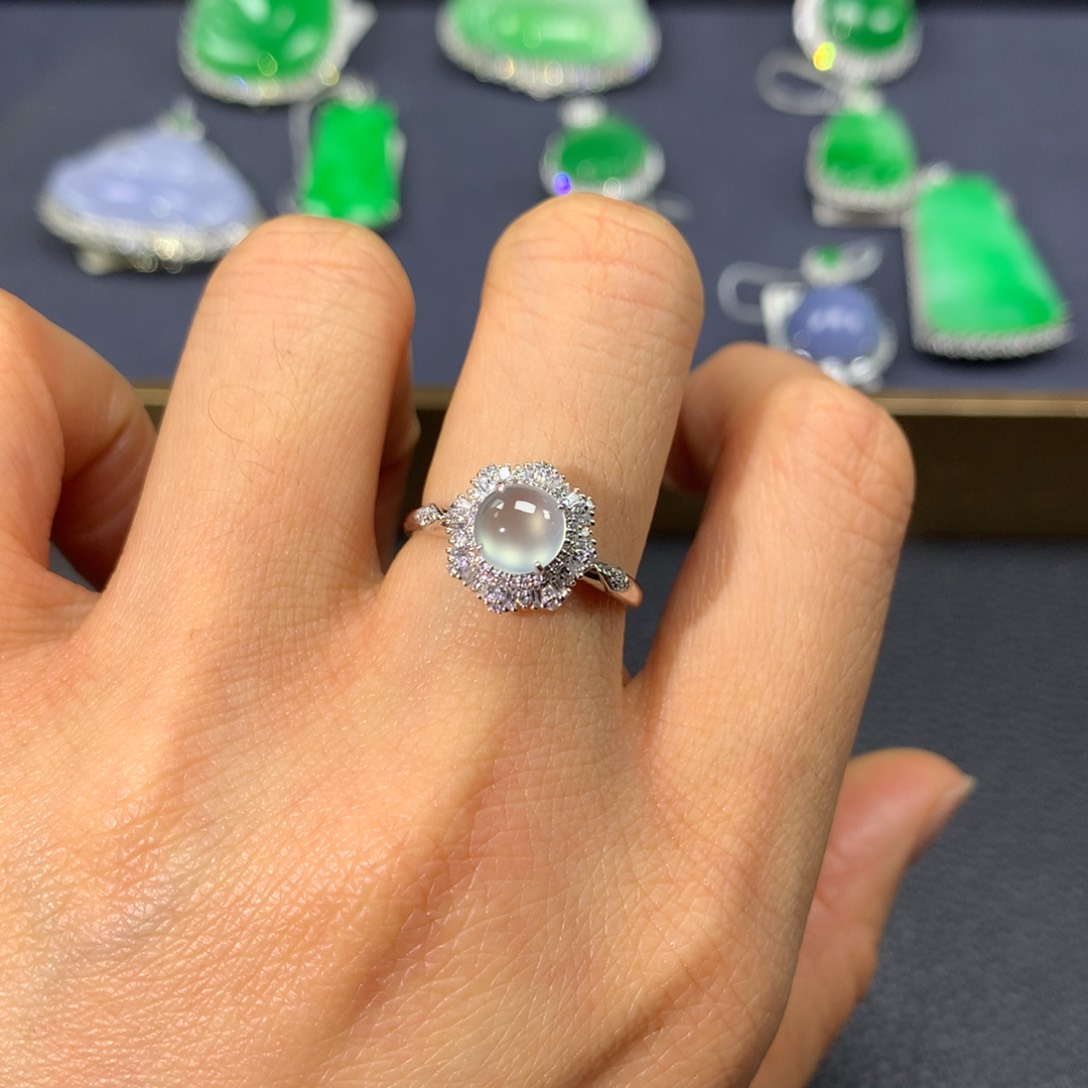 翡翠戒指18K金镶嵌翡翠