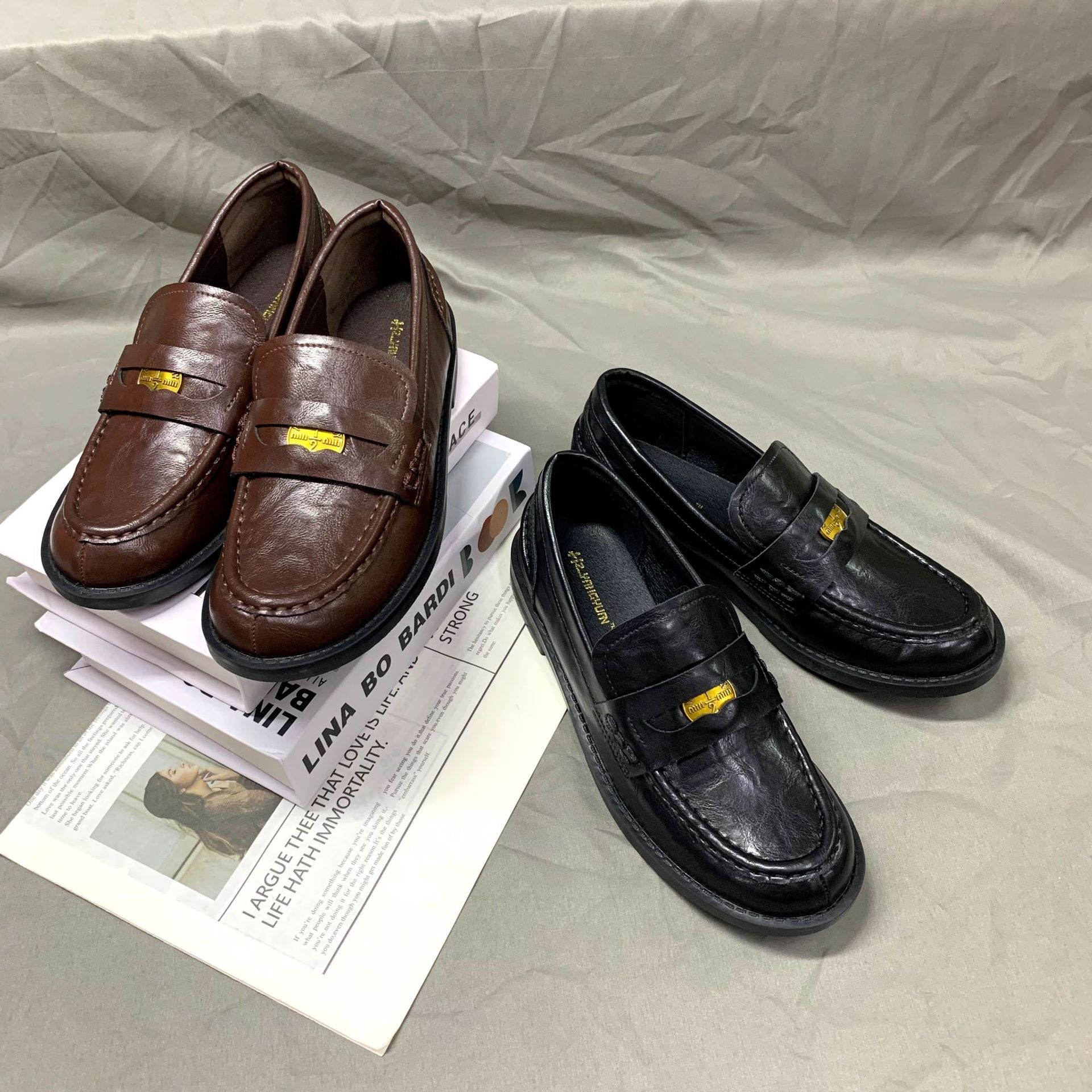 3cm粗跟厚底乐福鞋秋冬新款马皮复古小金币圆头软面小皮鞋