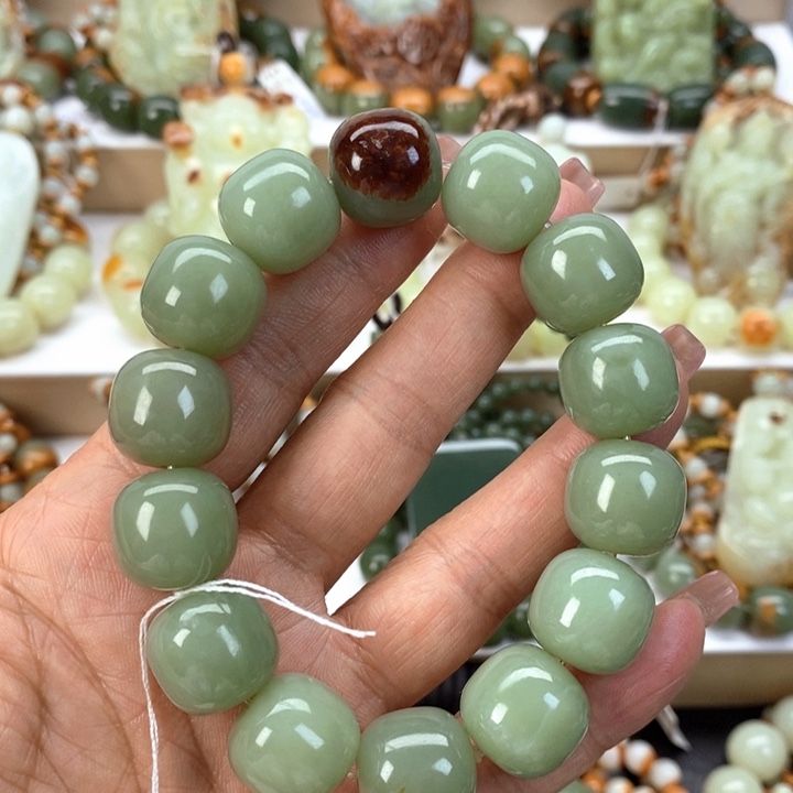 【闪购商品】透闪石质玉手串未镶嵌