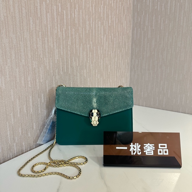 95新 BVLGARI/宝格丽 一桃/98新/宝格丽 珍珠鱼小号蛇头斜挎