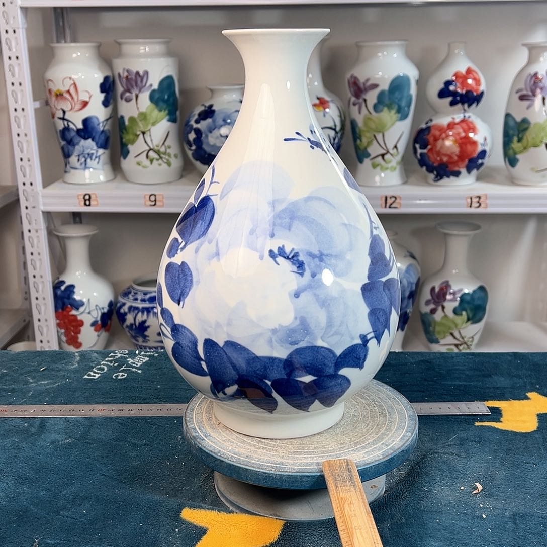 摆件景德镇陶瓷玉青牡