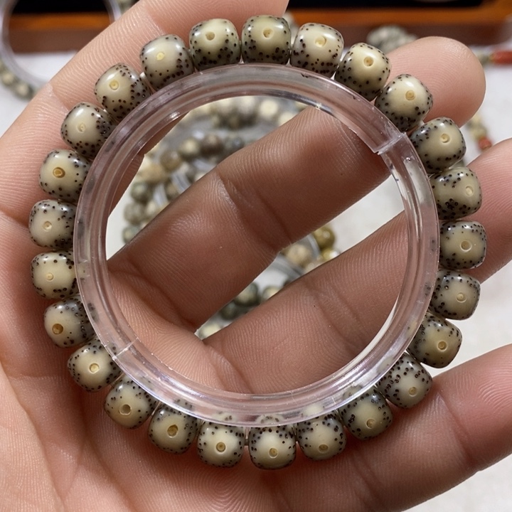 星月菩提手串9*8 石玉料糯冰大眼睛