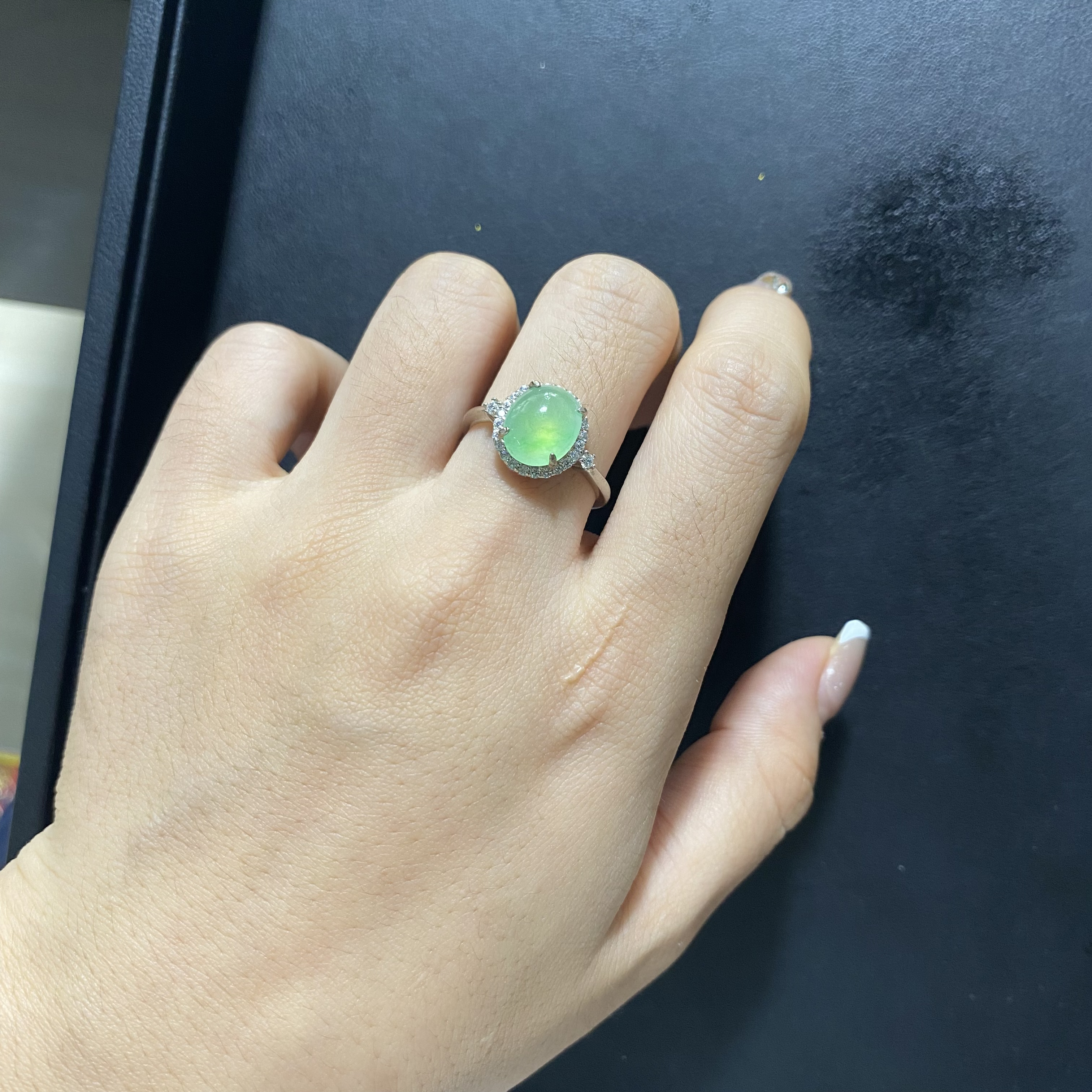 天然缅甸翡翠A货冰果绿蛋面精美戒指