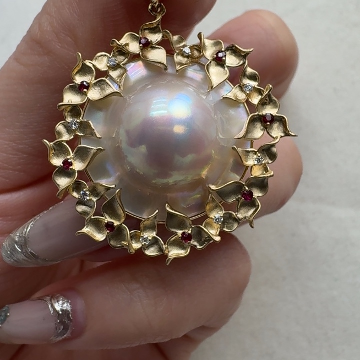 18K金镶嵌拼合珍珠（马贝珠）颈饰