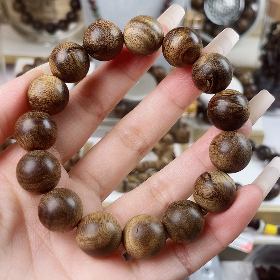 沉香手串越南芽庄老白棋窖藏古董玉化瘤疤1.4