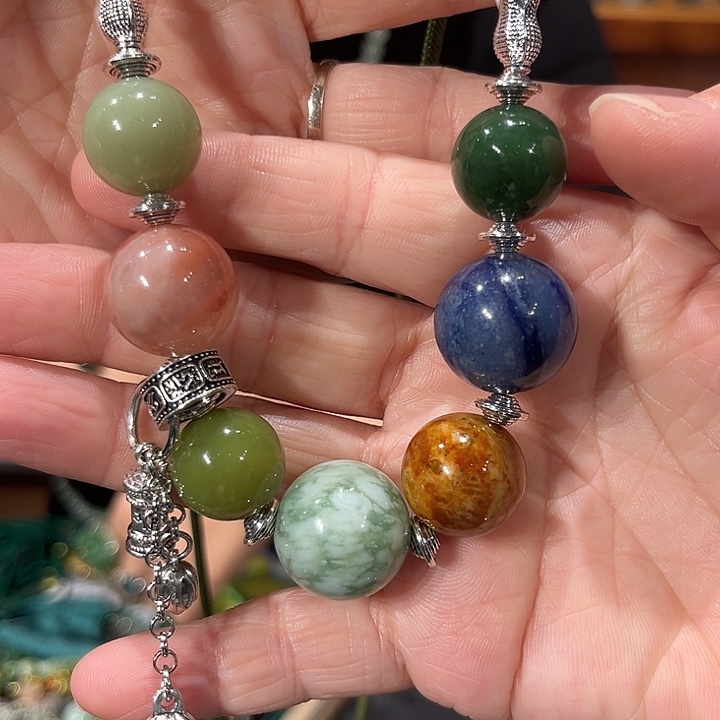 颈饰未镶嵌和田玉（糖玉）