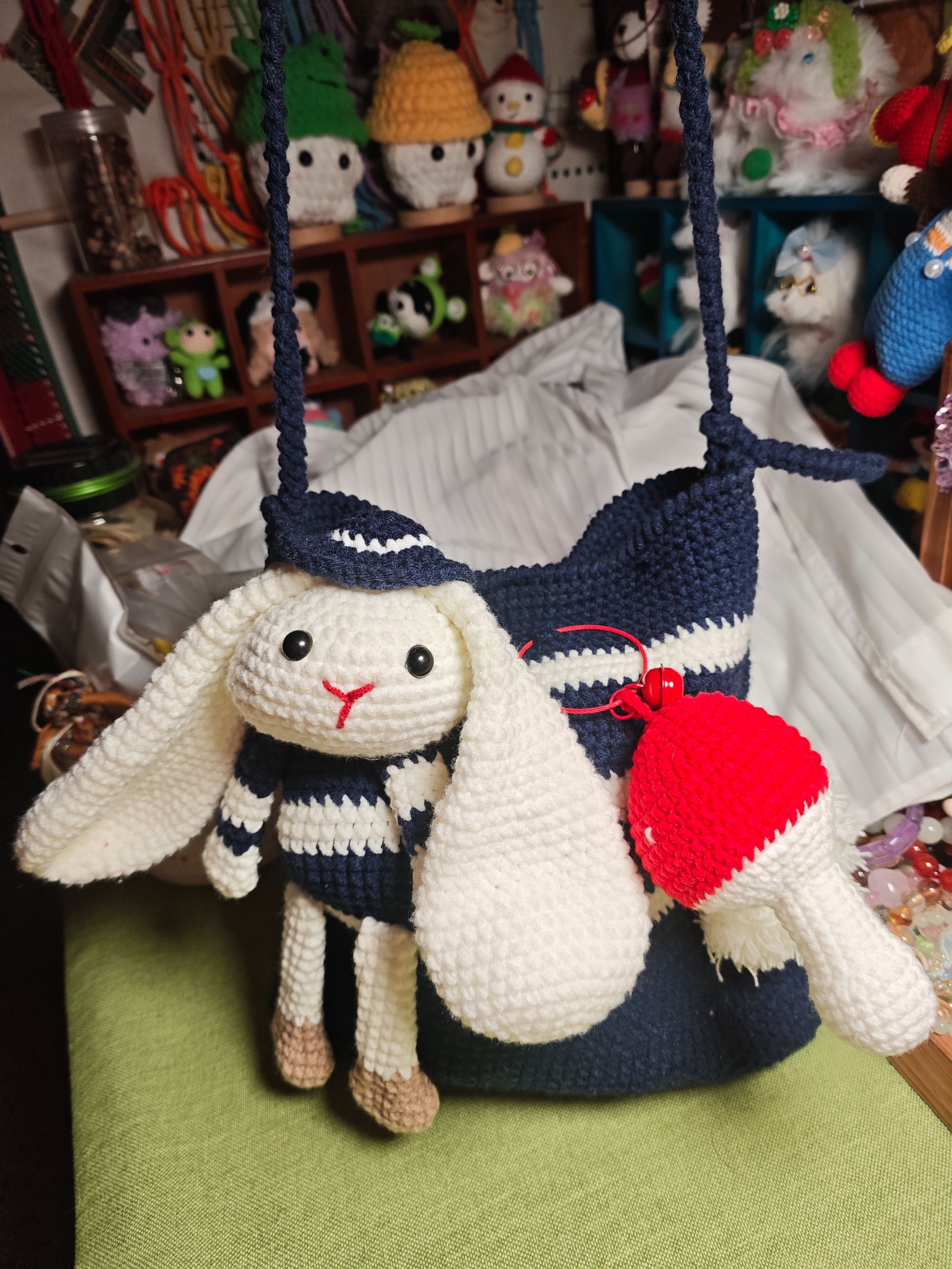 蘑菇兔海军风手工钩织包