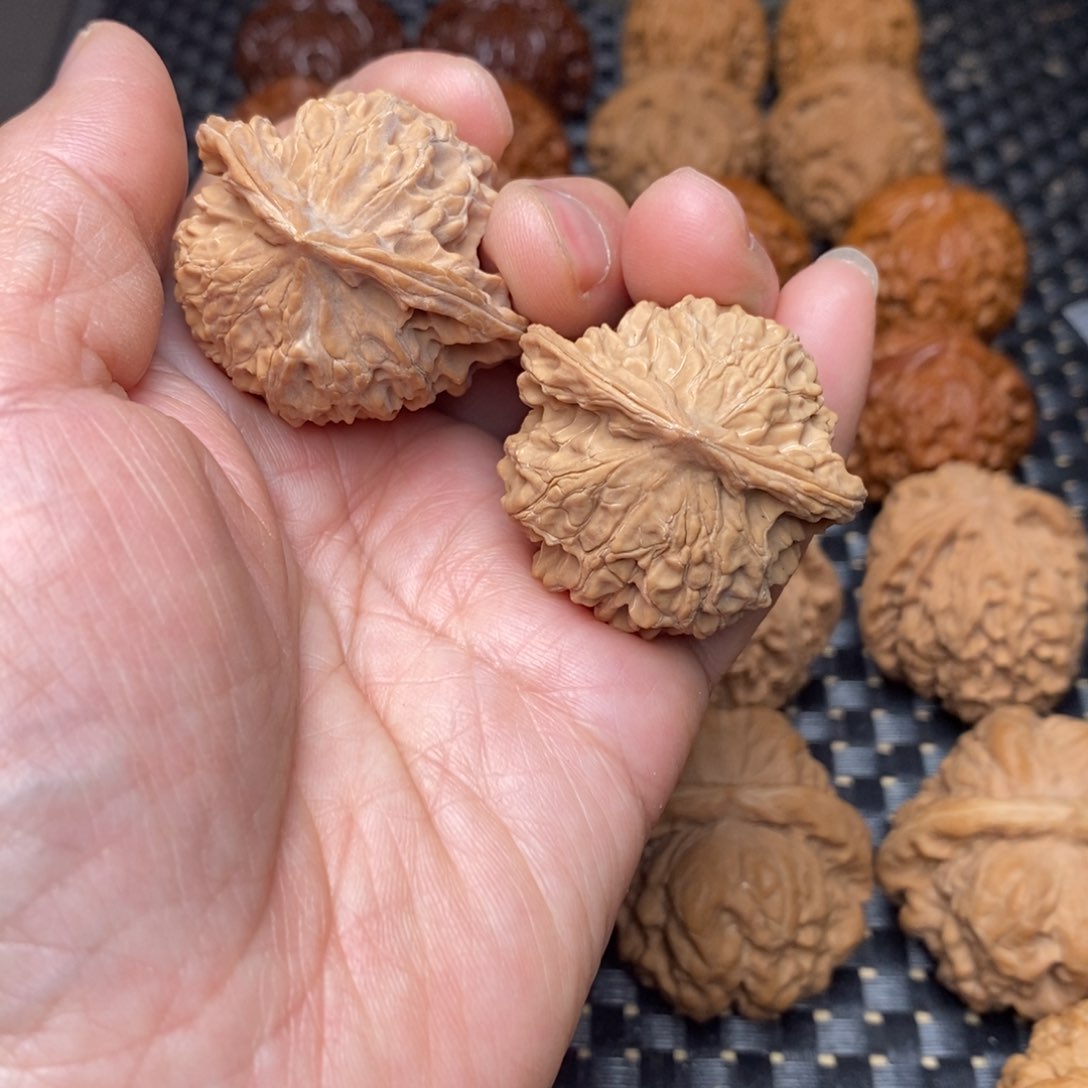 文玩核桃把件富甲一方