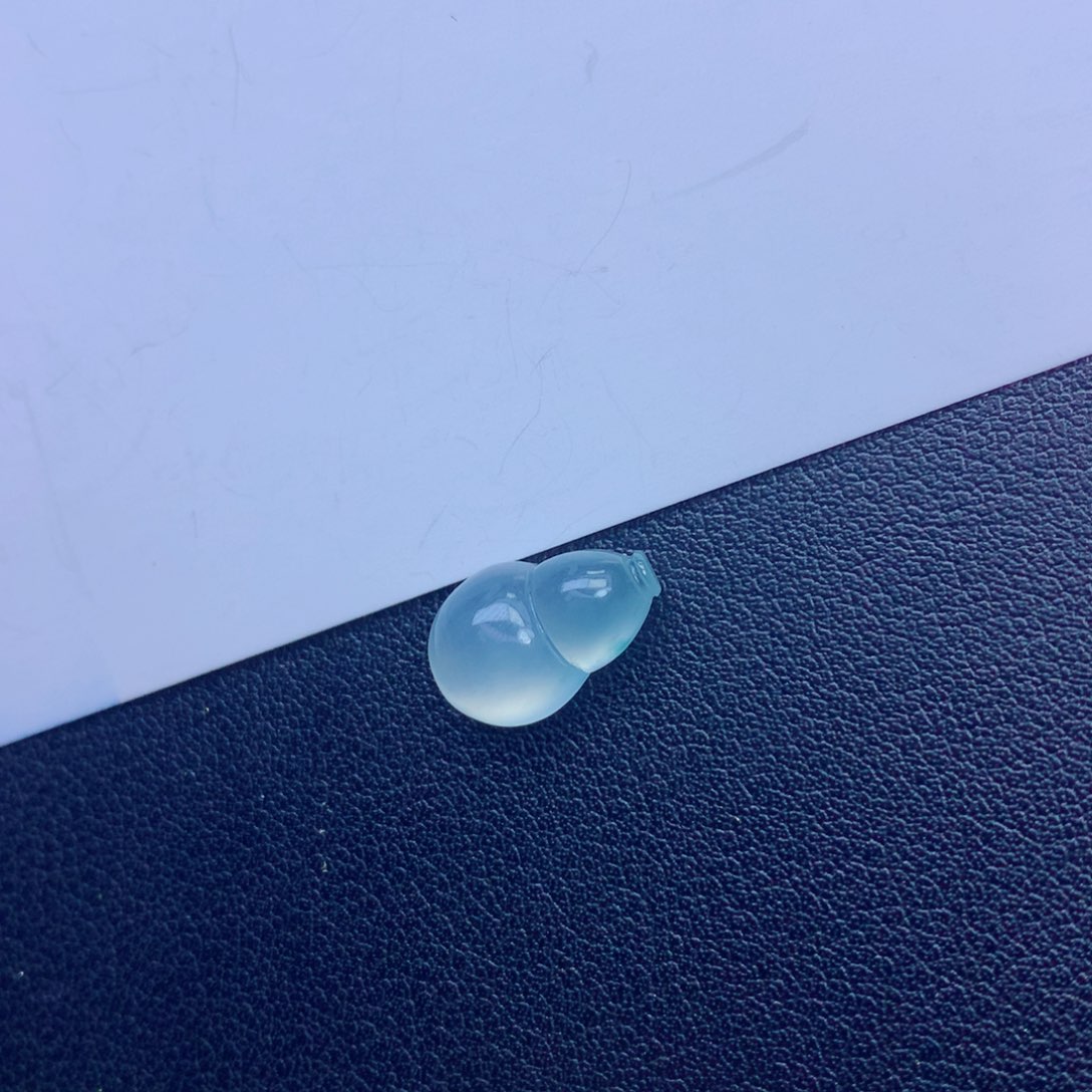 翡翠未镶嵌颈饰葫芦