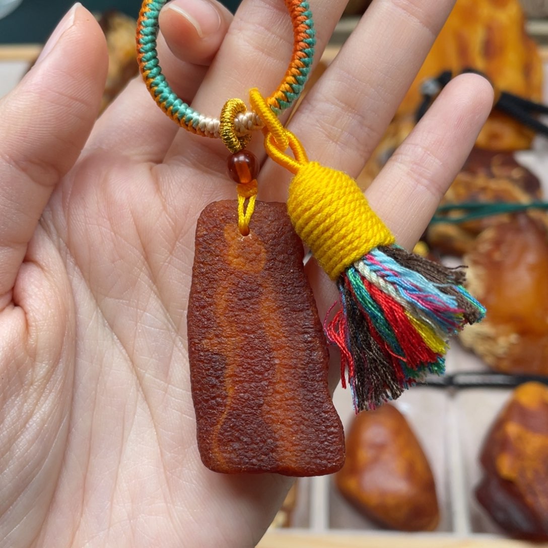 未镶嵌琥珀珠宝奇石