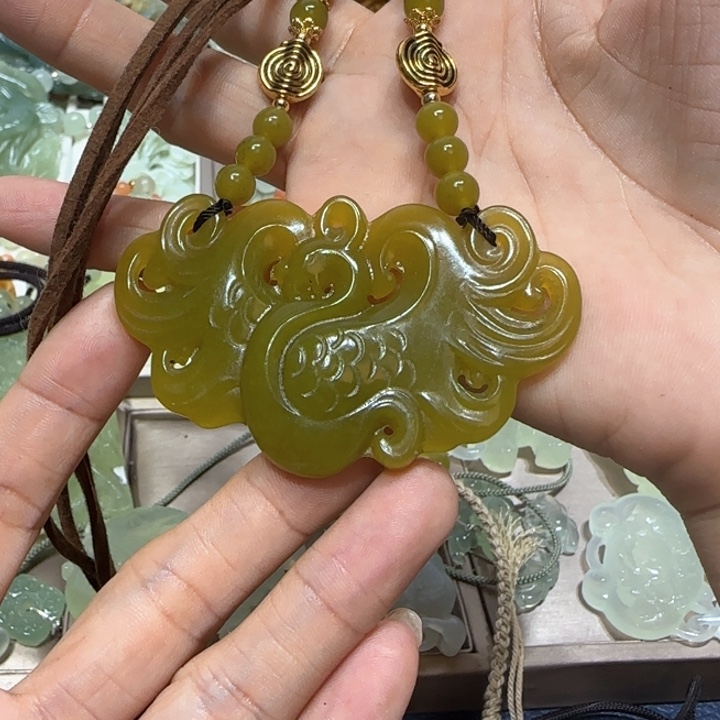 蛇纹石玉吊坠未镶嵌