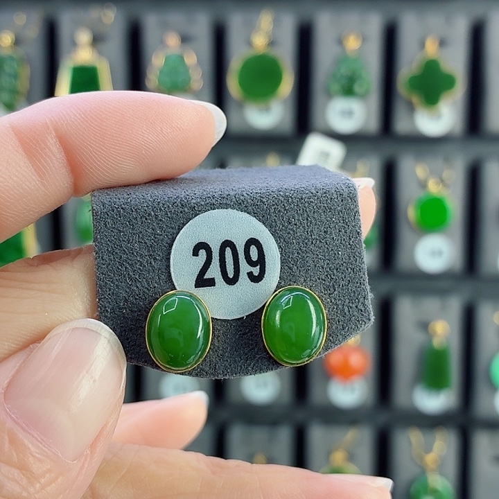 和田玉18K金镶嵌耳饰