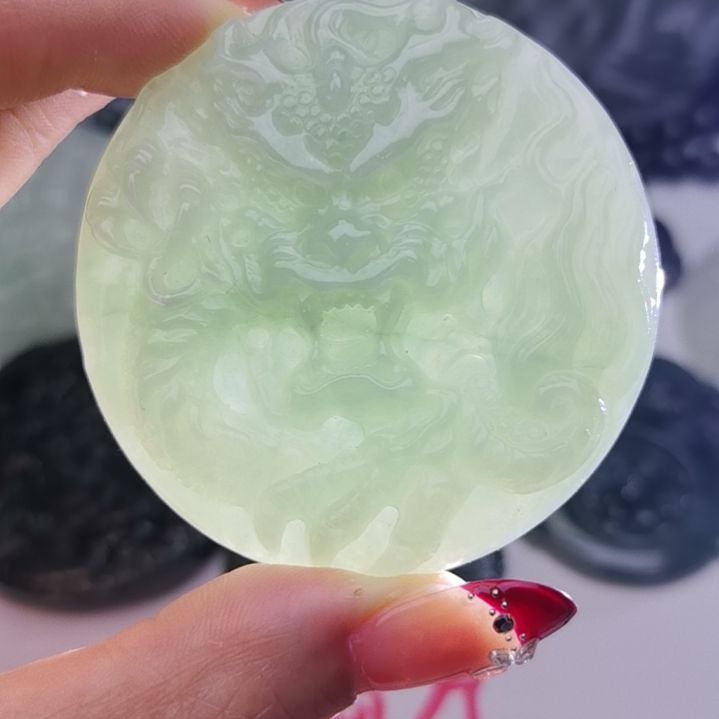 翡翠颈饰未镶嵌天然的A货翡翠多样性发货