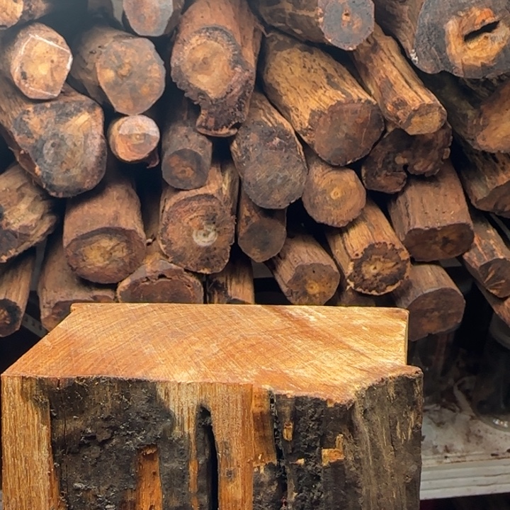 卜***下木质降真香开料直播间