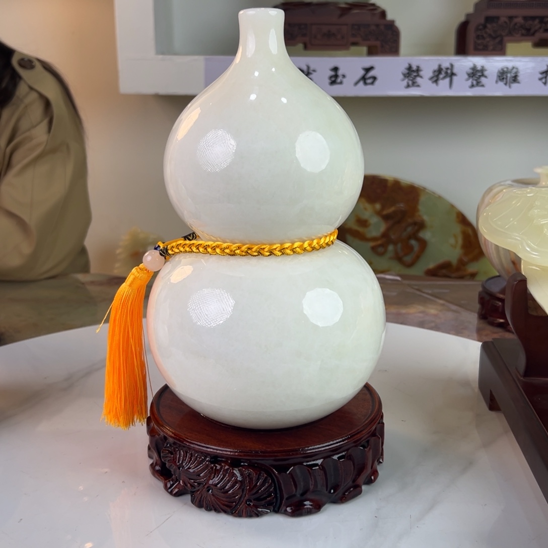 Z****玉精品天然白冰料大葫芦