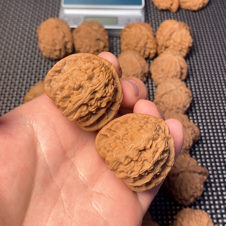 文玩核桃把件三角白