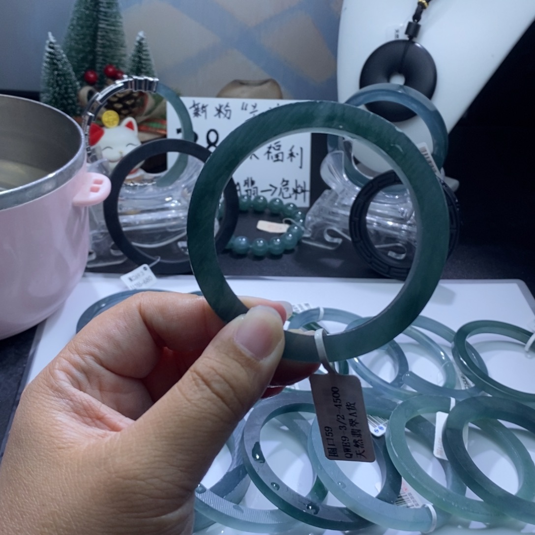 定制翡翠未镶嵌手镯潭水绿方