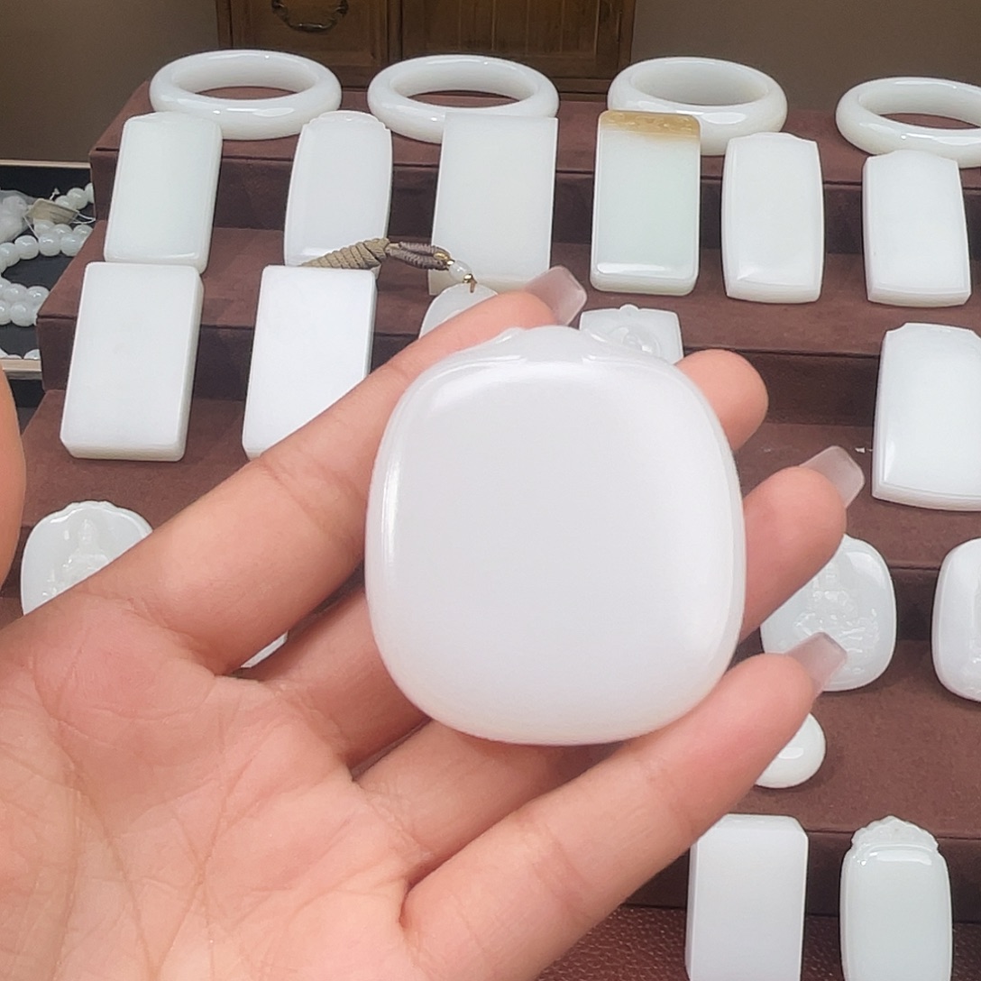 和田玉颈饰未镶嵌小*