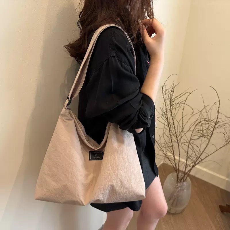 【高12饭 盒】经典休闲包包