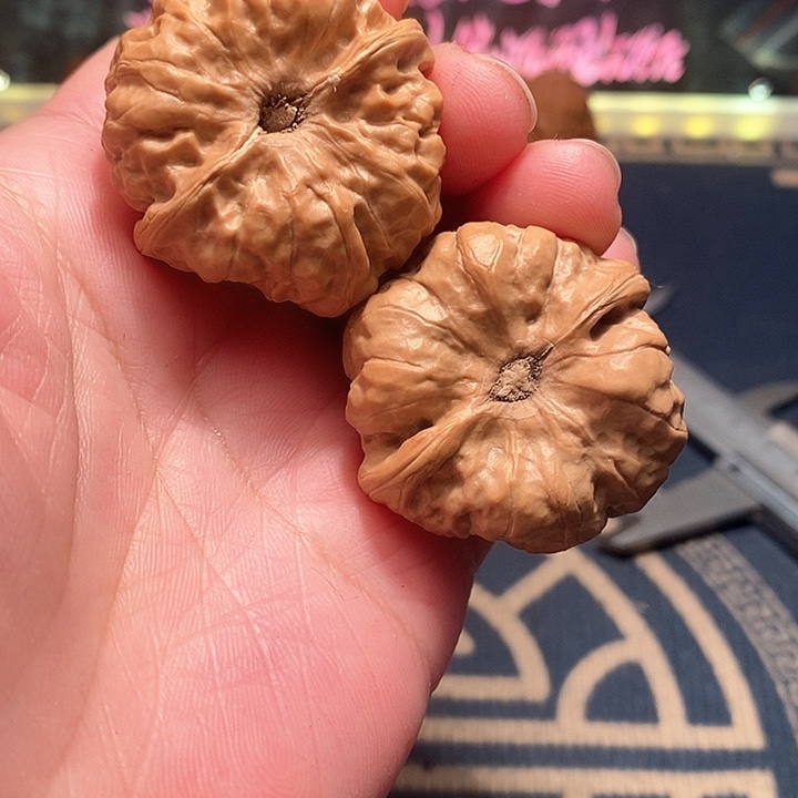 文玩核桃吊坠哇哇