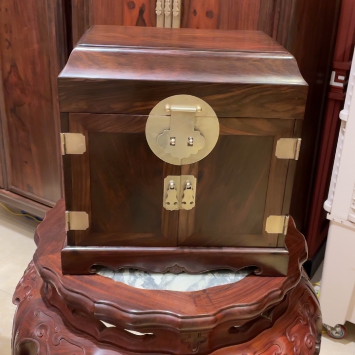 红酸枝木类成套家具