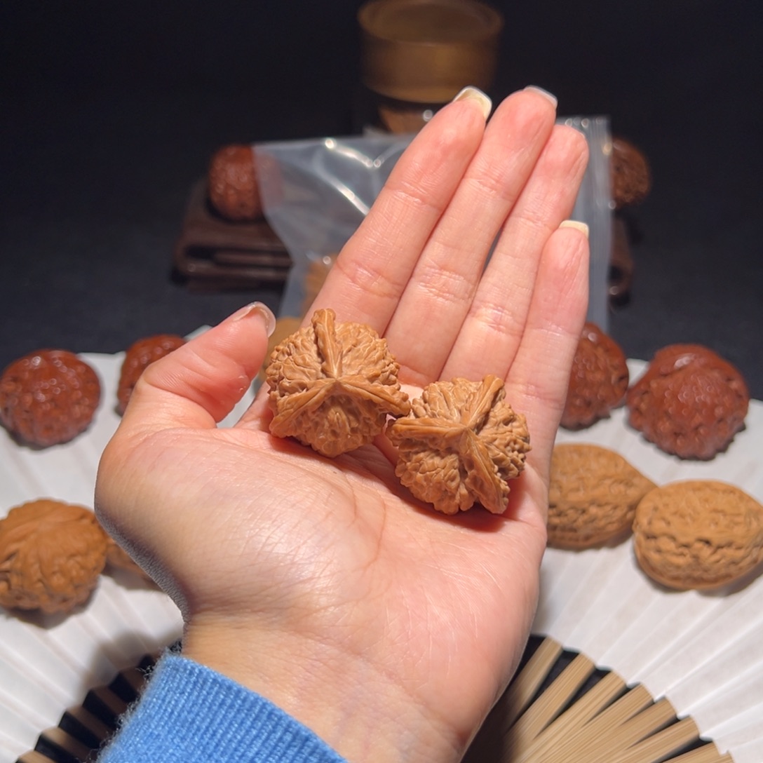 文玩核桃吊坠31三棱