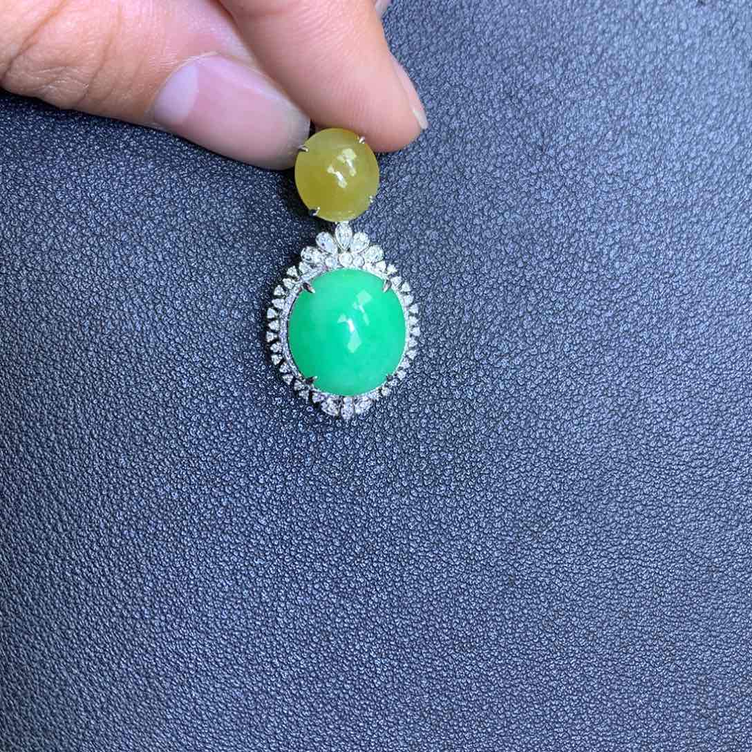 翡翠颈饰18K金镶嵌翡翠