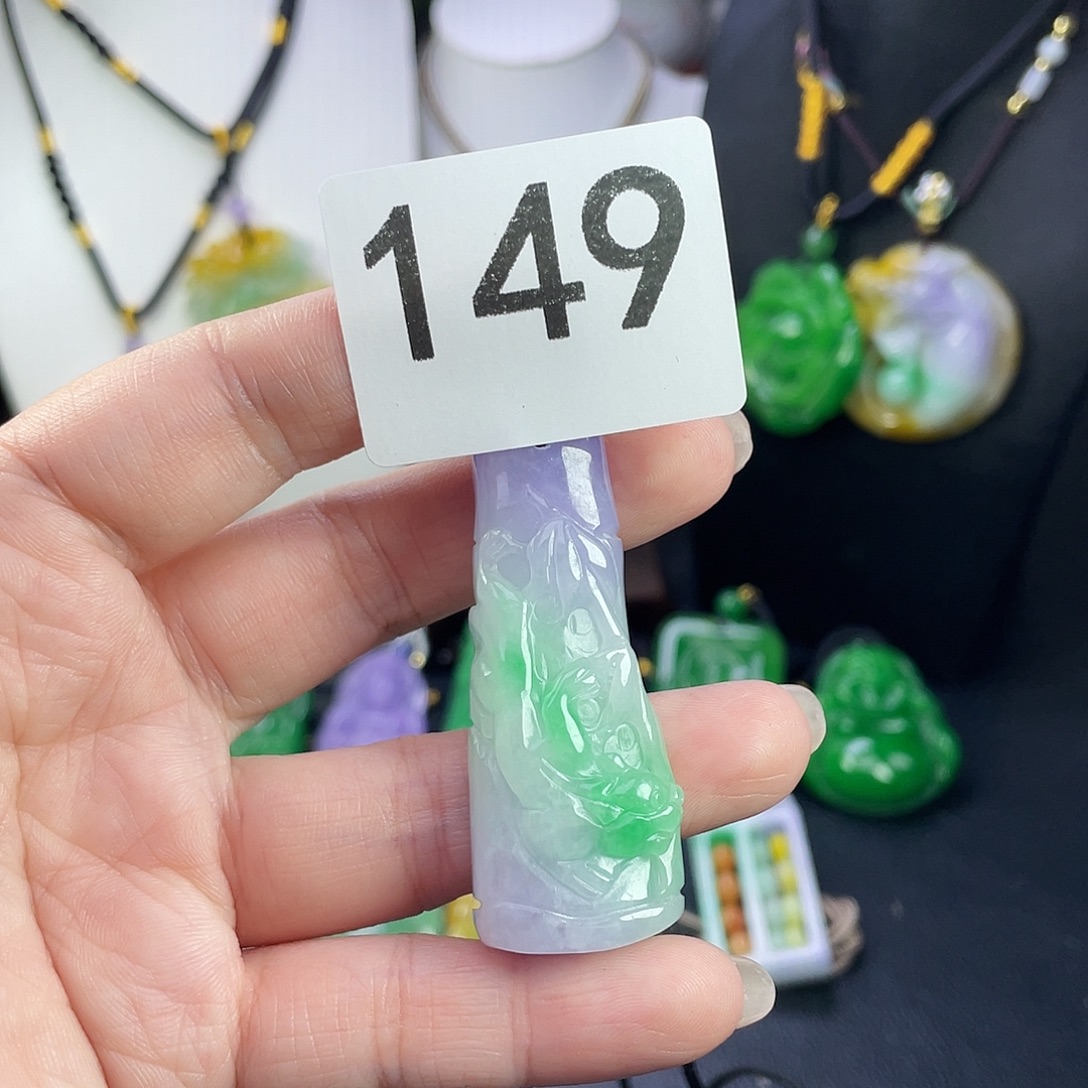 翡翠未镶嵌吊坠(赠链)