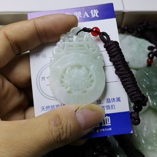 翡翠未镶嵌颈饰挂件