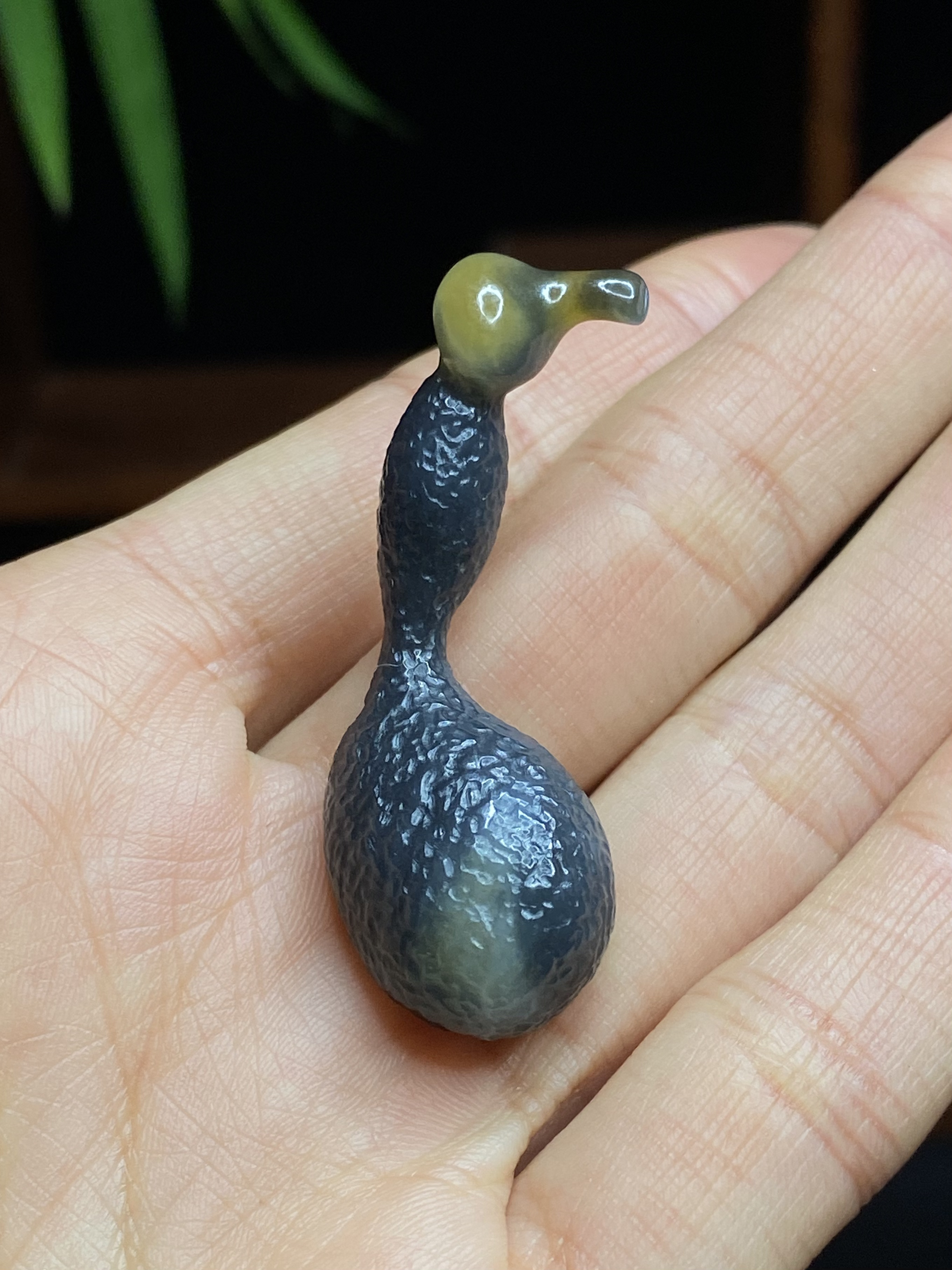 新疆和田玉楼兰三色《随形》比较特色 尺寸44*15*12㎜重7.8克