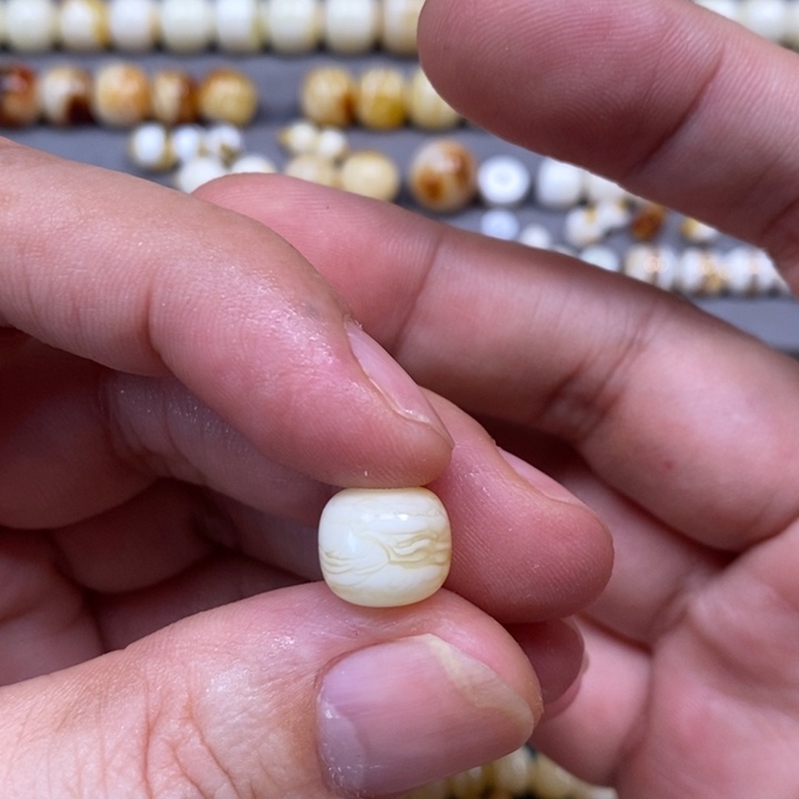 秦***司琥珀未镶嵌裸石老型