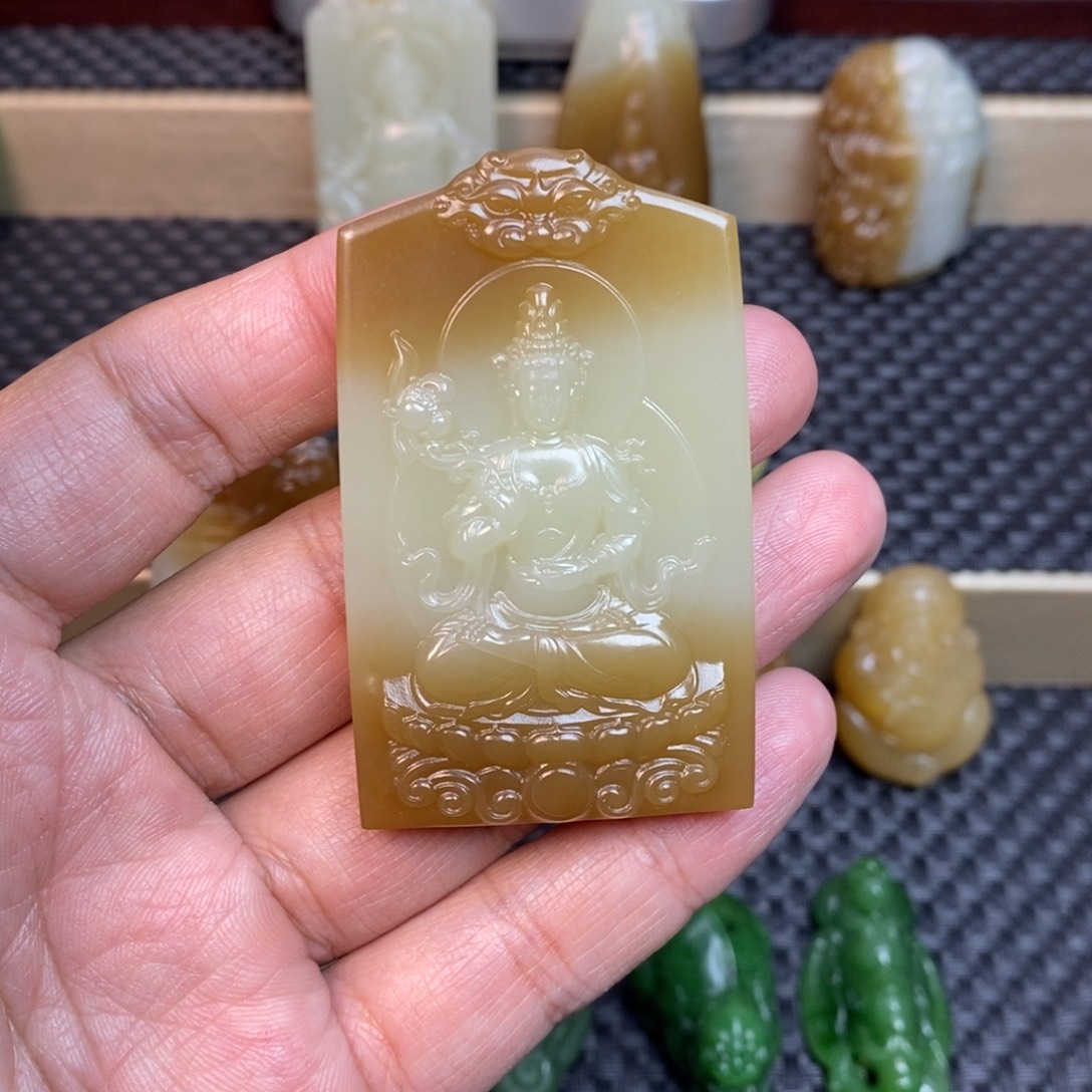 新***哥和田玉未镶嵌颈饰