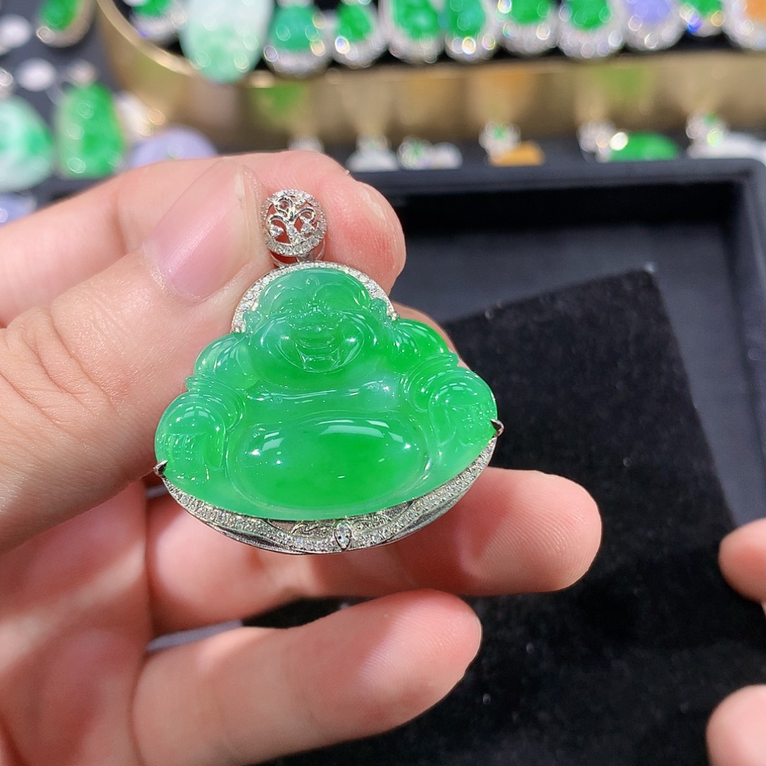 翡翠18K金镶嵌颈饰