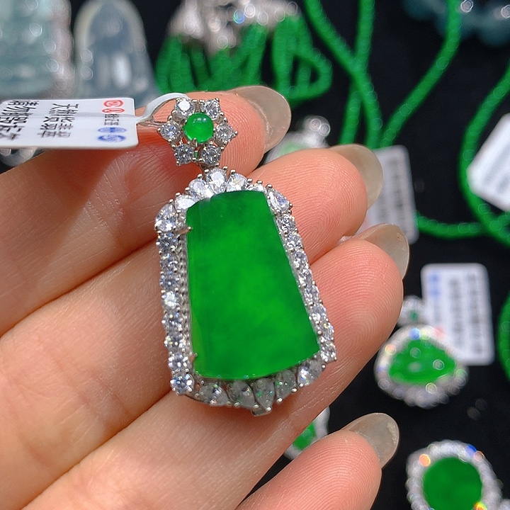 翡翠颈饰未镶嵌翡翠