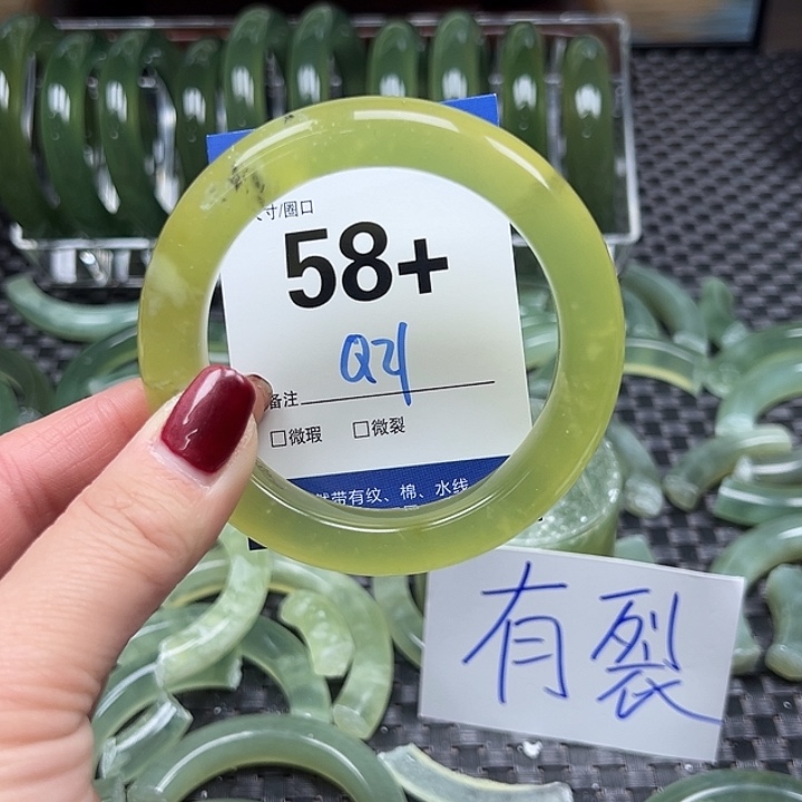 蛇纹石玉手镯未镶嵌