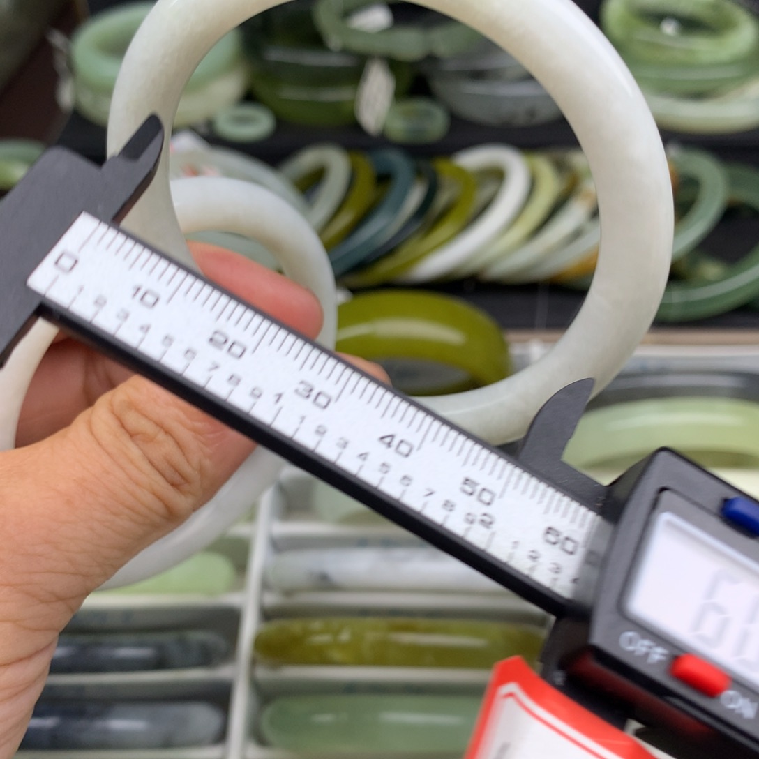 蛇纹石玉未镶嵌手镯664