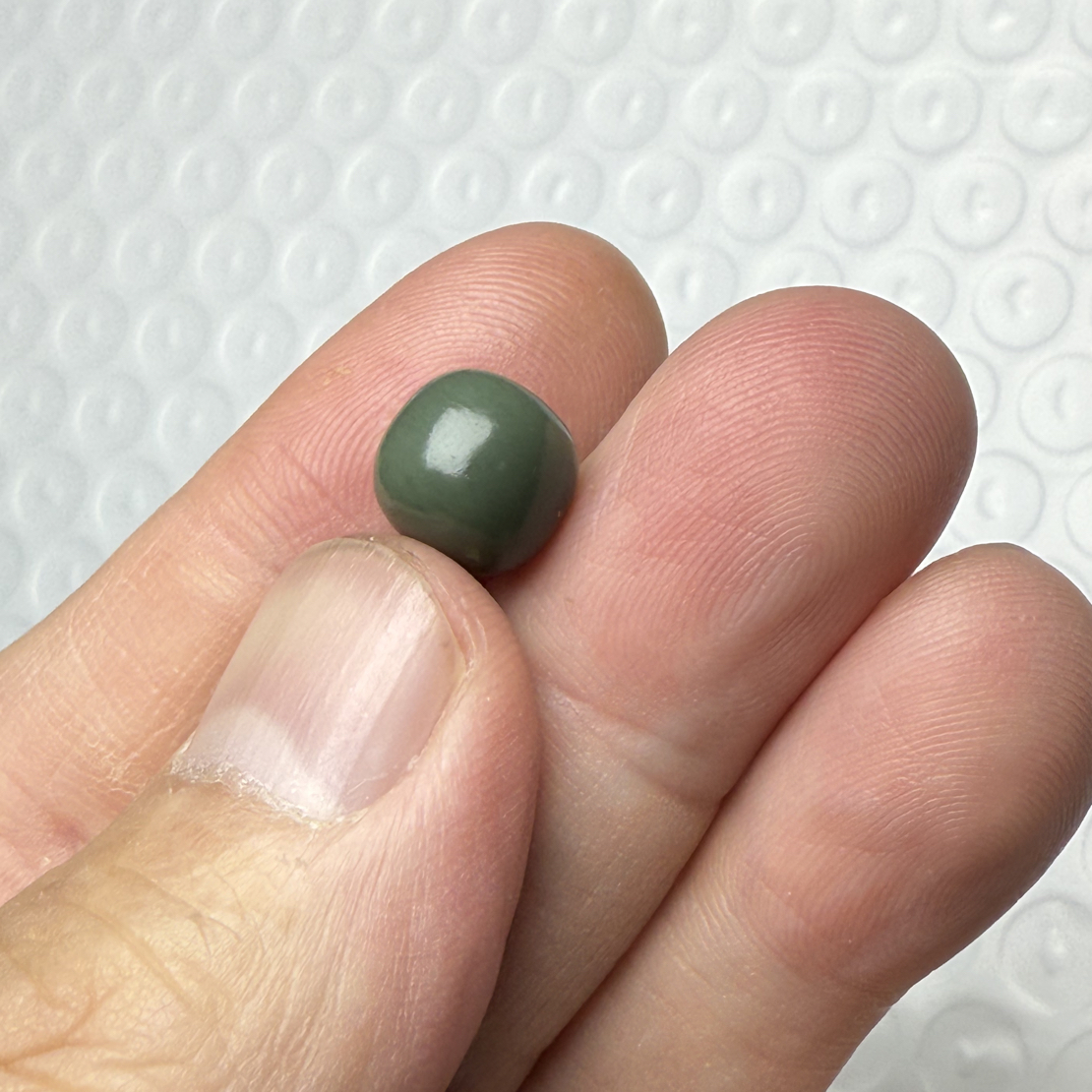 和田玉沙枣青柔光特细老型9.8-10mm之间