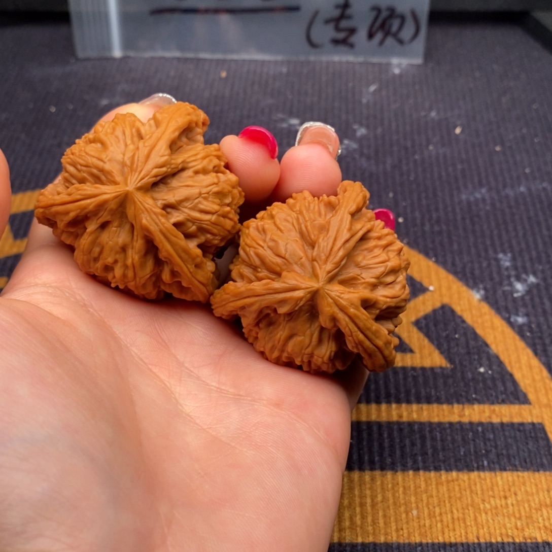 曾***山文玩核桃把件白狮子