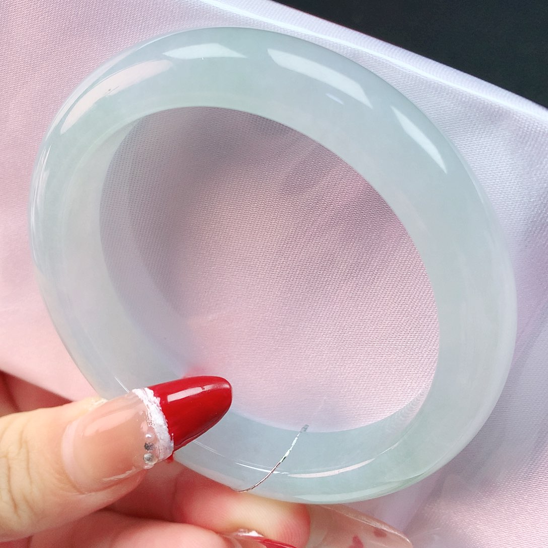 翡翠手镯未镶嵌55圈