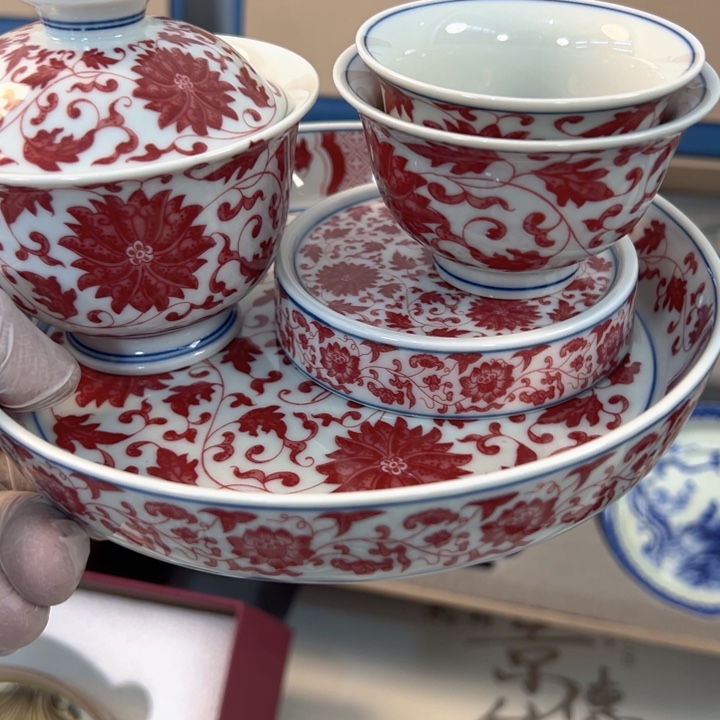 瓷片釉里红缠枝莲五件套全品